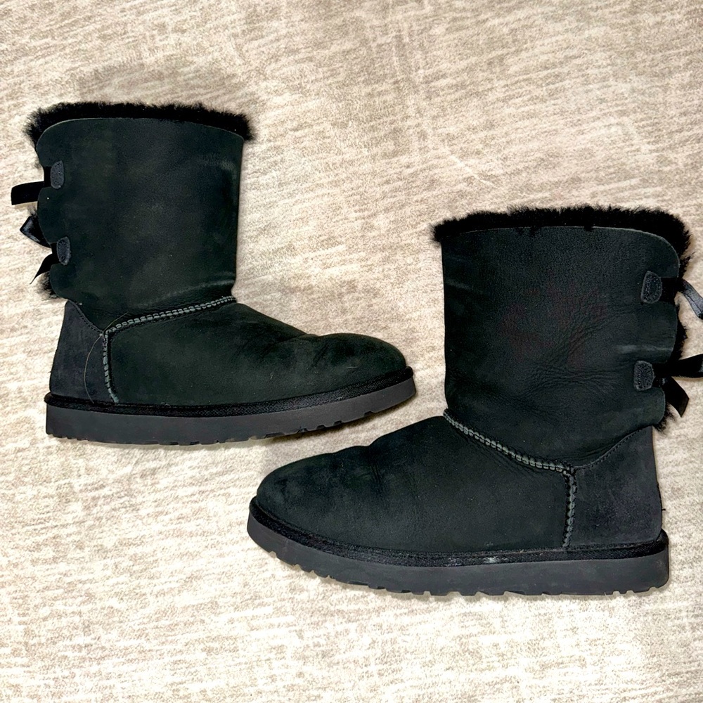 Uggs- Short Black Bow Uggs Size 10